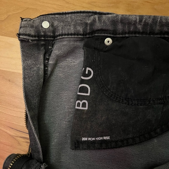 ✨2 for $25✨BDG | high rise mom jeans - Picture 3 of 4